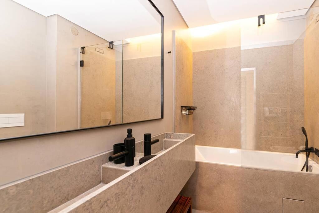 Stylish Apartment by Av. da Liberdade Lisboa Exteriör bild